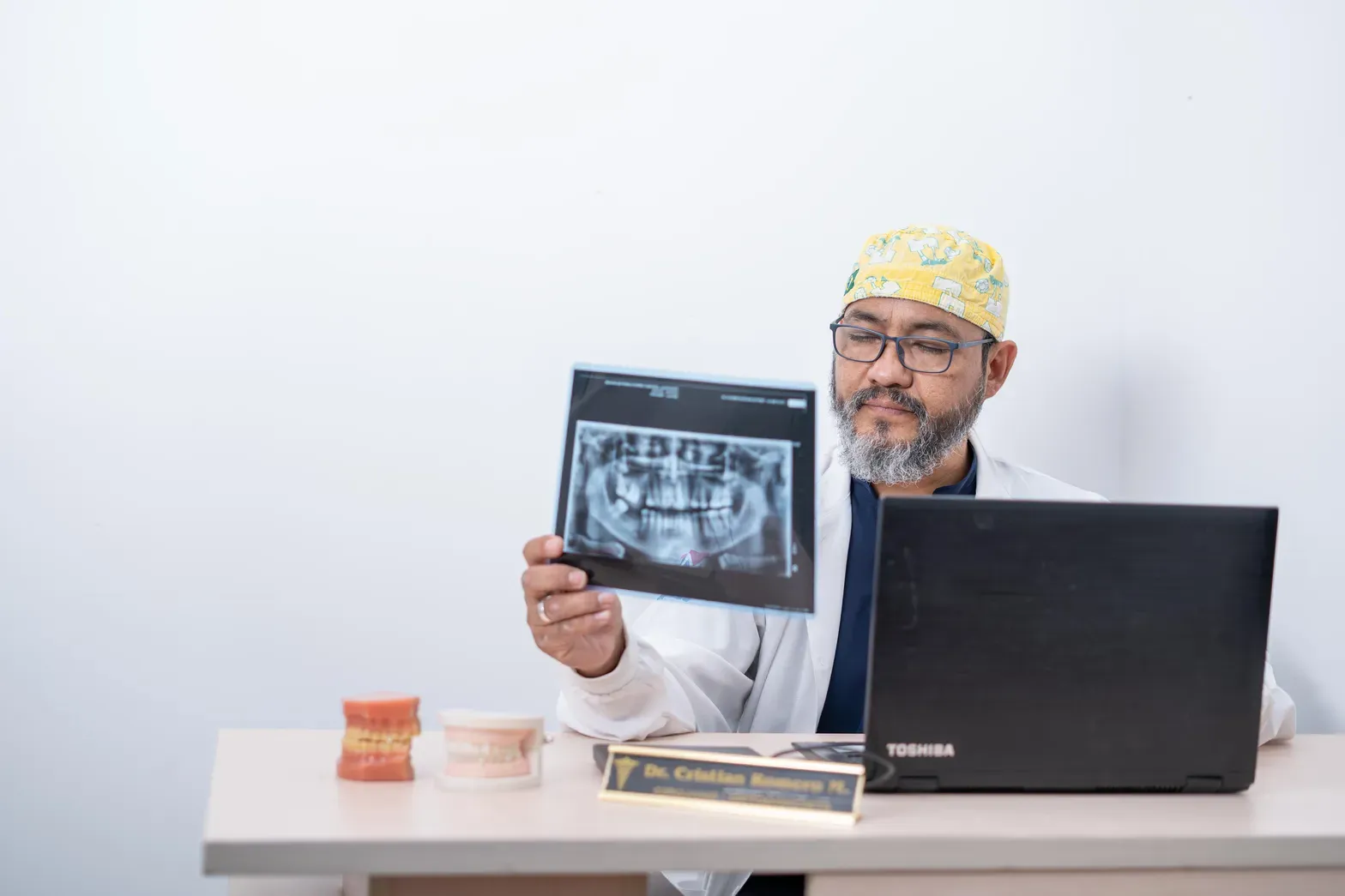 Espacio de diagnóstico con radiografías y equipos